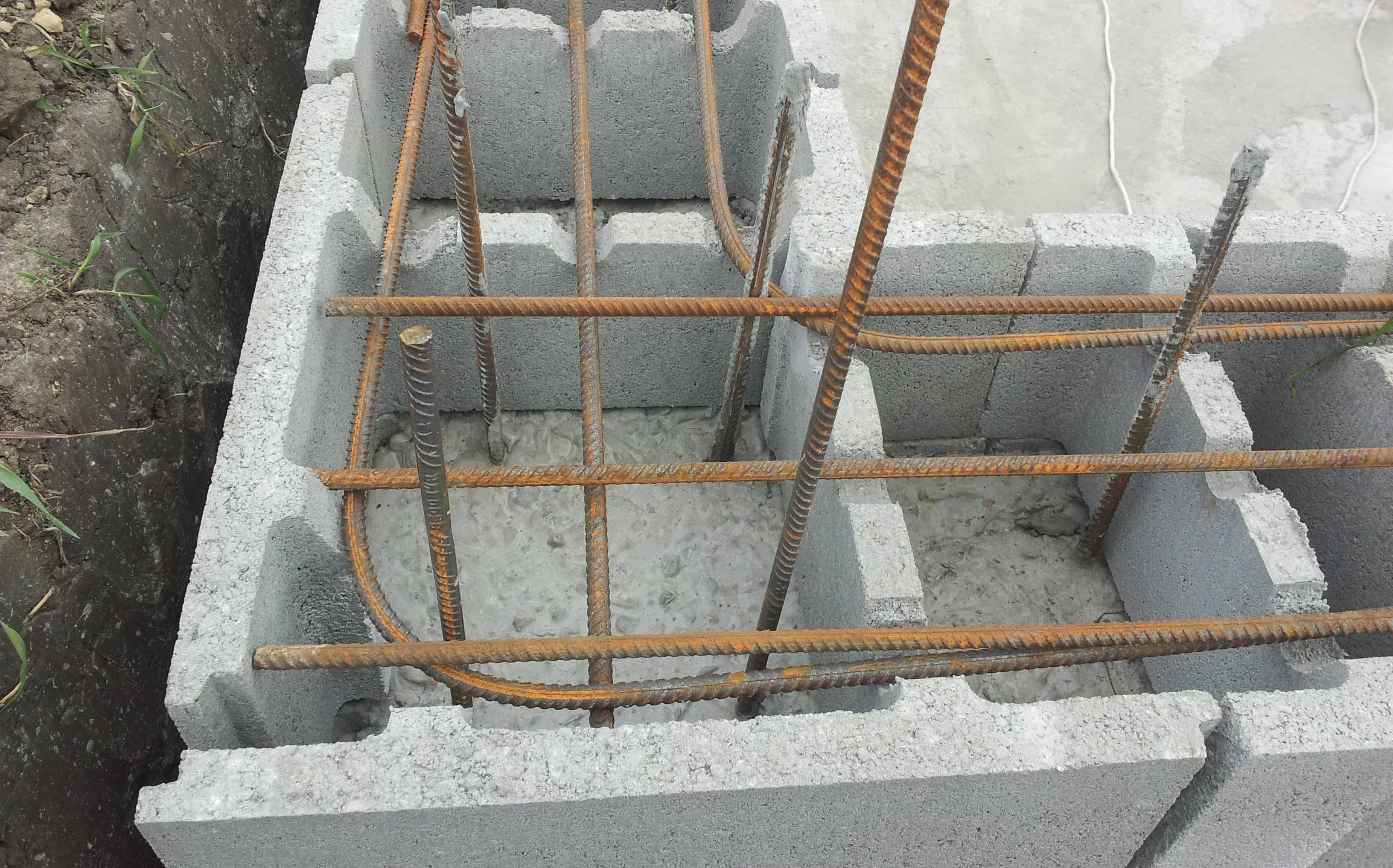 Преимущества использования бетонных блоков при строительстве фундамента
